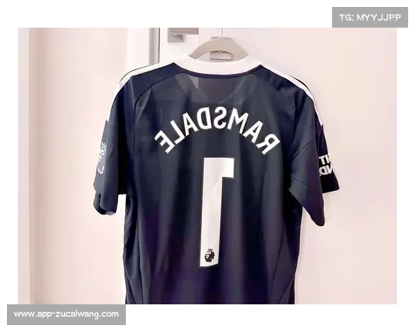 各大豪门纪念球衣引爆收藏热潮球迷争相入手掀起足球文化新风潮